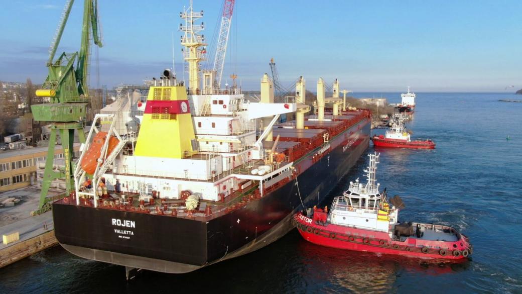 Корабът „Рожен“ ще превози 13 хил. т царевица от Украйна до Великобритания