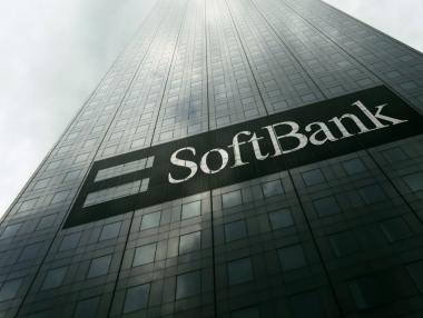 Загубите принудиха гиганта SoftBank да отчупи парче от перлата в короната си