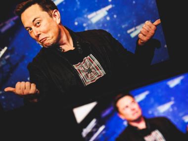 Защо акциите ѝ са толкова евтини днес? Tesla пак е център на внимание