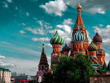 При закрити врата Русия признава за дълбоки икономически щети от войната