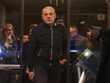 Мимоходом Дончев посъветва опонентите да мислят, преди да говорят