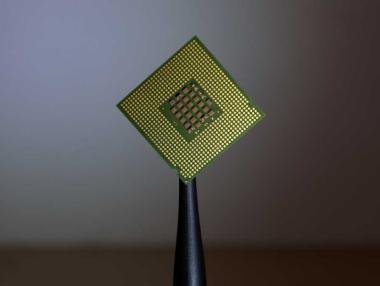 САЩ се опитват да задушат китайското производство на чипове