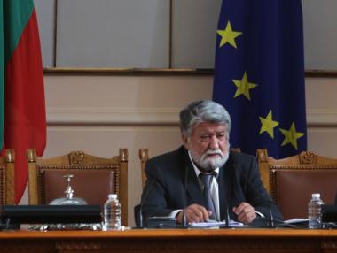 Става безнадеждно: Депутатите отново се провалиха с избора на председател