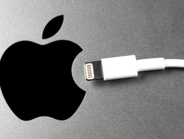 „Нямаме избор“: Apple сменя порта за зареждане