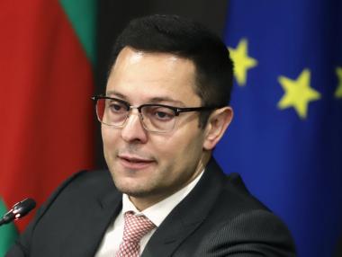 По следите на облигация за 1 млрд. лева: Пулев уволни хората на Петков в ББР