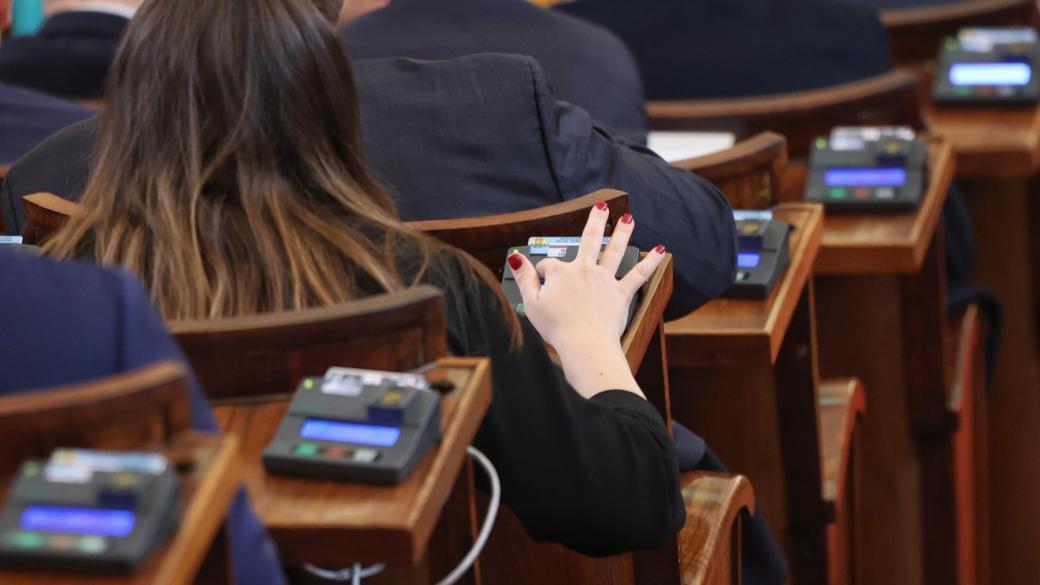 Депутатите окончателно приеха допълнителния данък за „Лукойл Нефтохим“