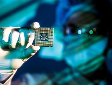 Китай се опитва да надвие САЩ с мощен тласък за местните чипове