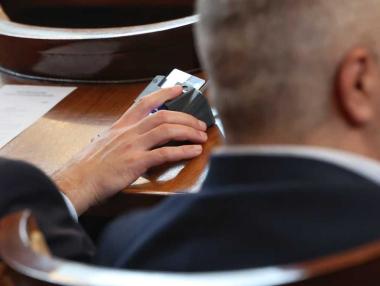 „Черна разпределителна кутия“: Депутатите ограничават инхаус процедурите