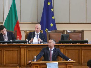 На първо четене: Депутатите приеха нов вид компенсации за горивата