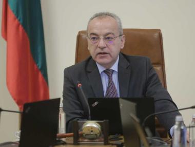 Кабинетът отпуска 73 млн. лв. за по-евтин транспорт за пенсионери и ученици