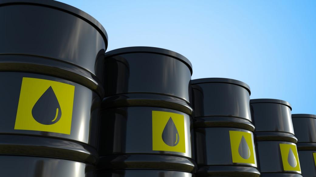 Притисната от санкциите: Русия свива производството на петрол