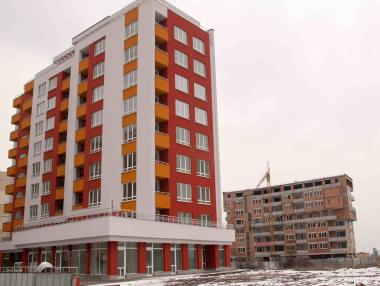 Имотите в България може и да поевтинеят, но наемите ще растат през 2023 г.