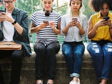 Харчат без да мислят: Каква е финансовата култура на поколение Z?