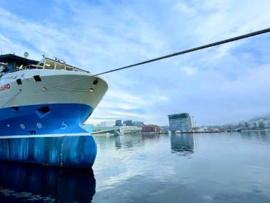 На хоризонта се задават товарни кораби без екипаж