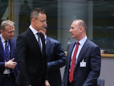 „Посоката е ясна“: Продажбите на бензинови и дизелови коли спират от 2035 г.