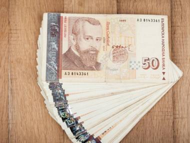 Бизнесът в България тегли все по-скъпи кредити