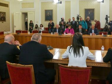 Изходът е неясен: ГЕРБ и БСП остават разделени по темата „Украйна“