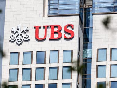 Еврокомисията одобри придобиването на Credit Suisse от UBS