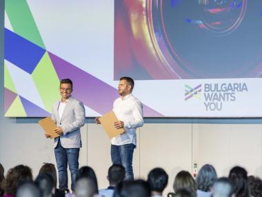 България те иска: 92% от българите виждат развитието си в родината