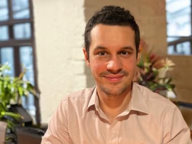 Достойна грижа за възрастните хора в България – бизнес каузата на Александър