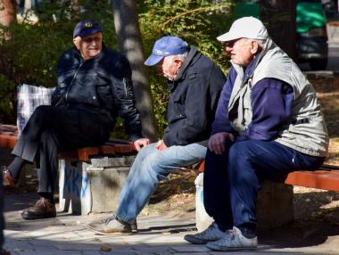 „Мързелив отказ от реформи“: Пенсиите вече са огромна тежест за държавния бюджет