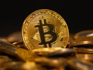 Standard Chartered повиши прогнозата за биткойн до $120 000