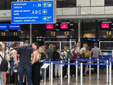 Самолет или кола: Как българите пътуват до морето тази година?