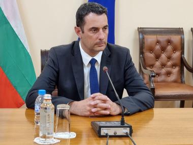 „Положението е трагично“: Гвоздейков пита големите компании за свободни влакове