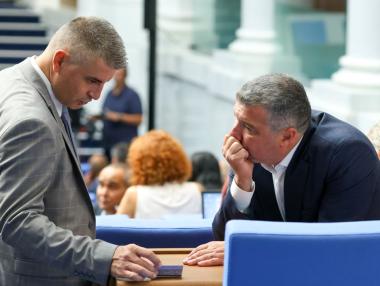 Депутатите приеха реформата в енергетиката с обещанието да я променят