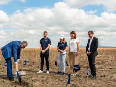 Започва изграждането на хибриден ВЕИ комплекс край Ямбол