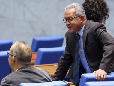 Депутатите се захванаха с ограничаването на руските инвестиции в България