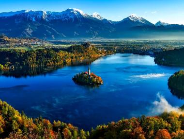 От долината на Лоара до Лапландия: 7 дестинации, които да посетите през есента