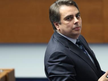 Бюджетният дефицит набъбна до близо 800 млн. лв.