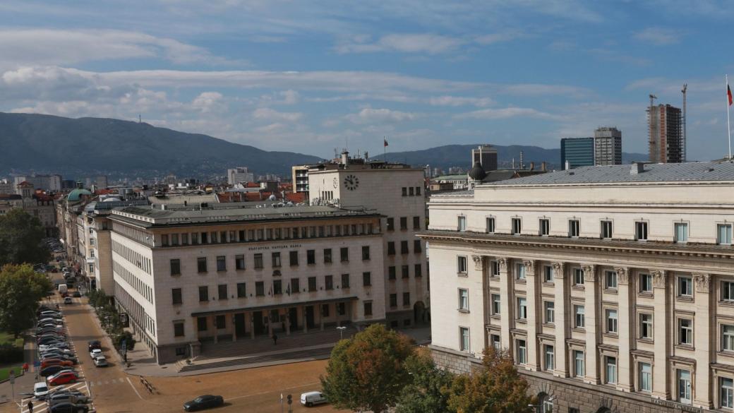 Ниските лихви и огромната ликвидност удължават кредитната експанзия в България