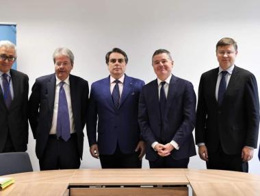 EC and ECB back Bulgaria for eurozone, but no date set