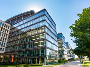 Спадът на имотния сектор може да трае с години и крие опасност за банките