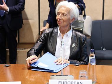 ЕЦБ запази лихвите, но попари очакванията за скорошни намаления