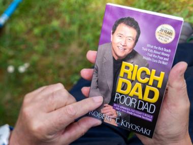 Авторът на „Богат татко, беден татко“ има 1.2 млрд. долара дългове, но не го интересува