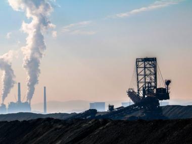 Глобални компании искат да строят 455 MW соларен парк върху мина в Румъния