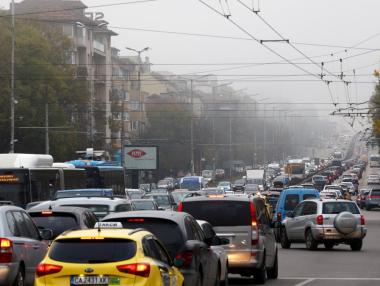 Кабинетът обещава да премахне стикера за „Гражданска отговорност“