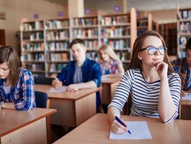 Новините от седмицата: Цената на безплатното висше образование?; Проблем с вятърните турбини в Черно море