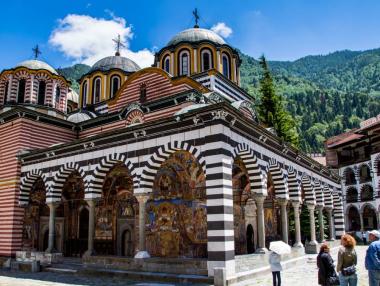На осмата година КЗК се захвана с „новите“ регулации при екскурзоводите