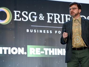 Трябва да се научим да се справяме с кризите, защото те няма да намалеят