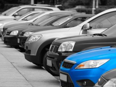 Продажбите на електромобили в България намаляват