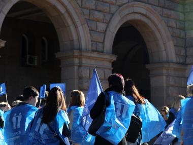 Кабинетът отпуска 269 млн. лв. за по-високи заплати в администрацията