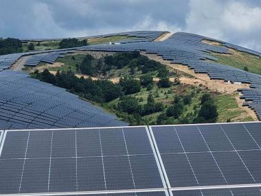 Новините от седмицата: Новият най-голям ФЕЦ в България; Смут във финансите; Реклама на еврото