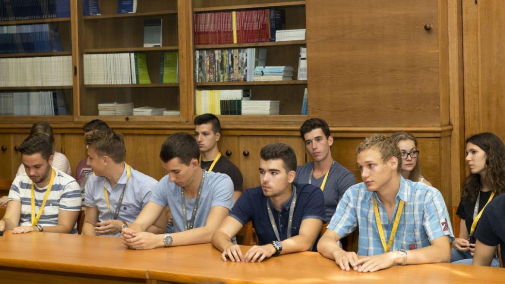 Нов опит за програма „Стамболов“: Държавата ще финансира обучение в чужди университети