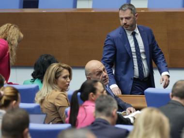 Новините от седмицата: Свободният пазар на ток се отлага; Поръчката на 20 електровлака дерайлира