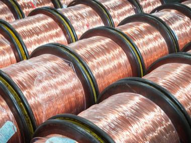 Върви ли ценaта на медта към 15 000 долара?