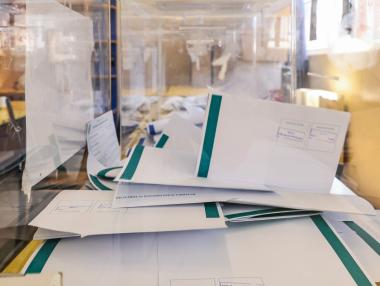 Новините от седмицата: Кой загуби и спечели от вота; Жилищно цунами залива Бургас; Новите лични карти